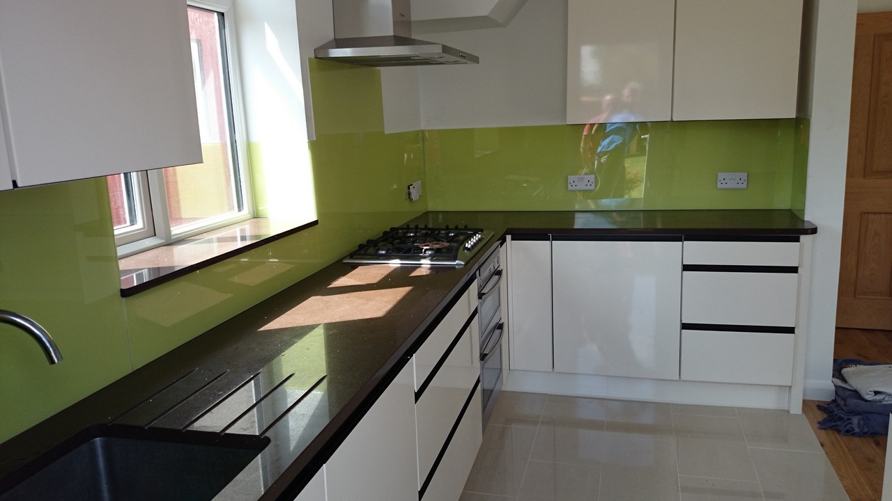 Lime green glass kitchen splashback installed by Hatfield glaziers